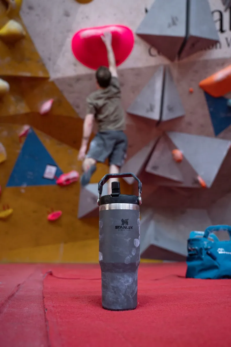 Stanley Classic Iceflow Flip Straw Tumbler 0.89L Charcoal-1